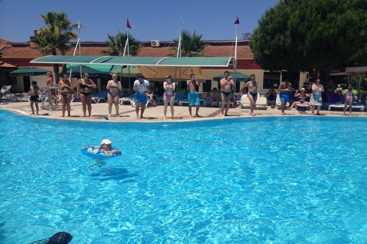 Aska Costa Holiday Club Side Exterior photo