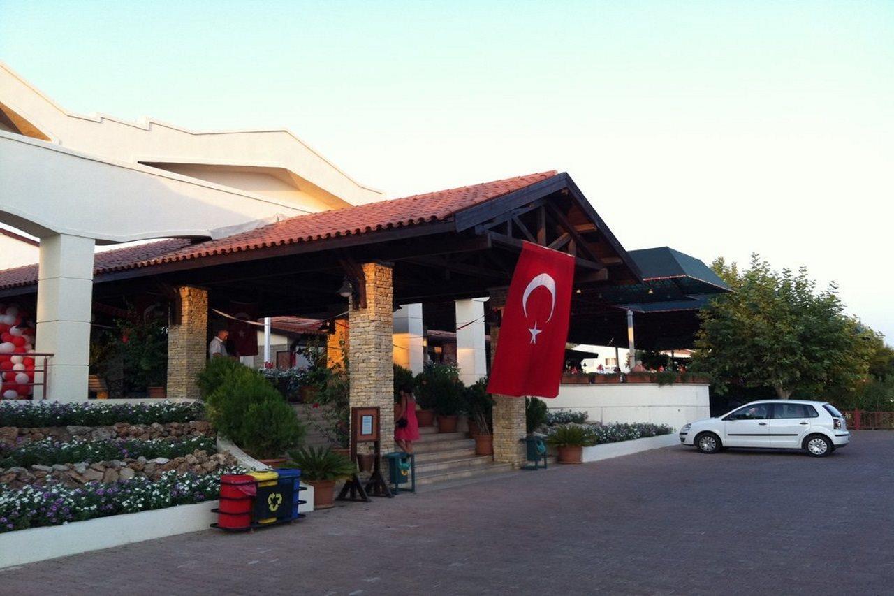 Aska Costa Holiday Club Side Exterior photo